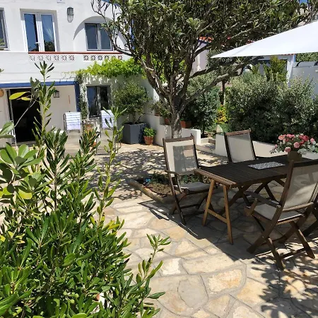 Апартаменты Casa Do Mar - Praia Das Macas - Studio Camelia