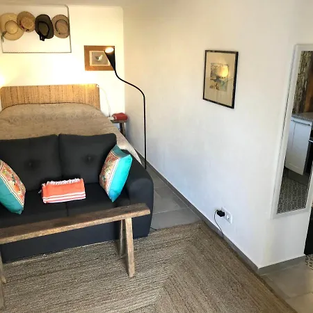 Апартаменты Casa Do Mar - Praia Das Macas - Studio Camelia